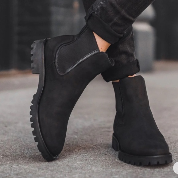 Thursday boots women’s 8.5- The Legend - Picture 1 of 5